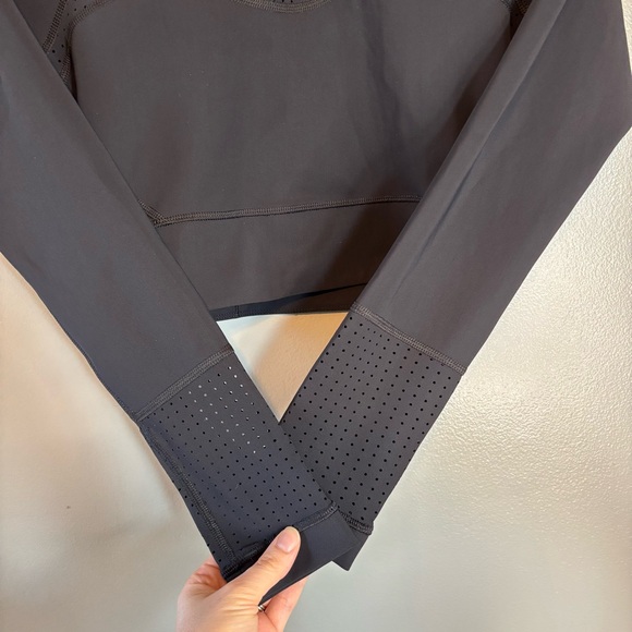 Lululemon sz 10 Paddle Times Aquelu Performance Mesh Crop Top Black - Picture 4 of 8